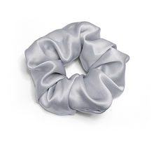 Ladda upp bild till gallerivisning, Scrunchie 100% Mullbärssilke 19 Momme Silvergrå - L