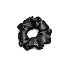 Ladda upp bild till gallerivisning, Scrunchie 100% Mullbärssilke 19 Momme Svart- M