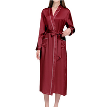 Ladda upp bild till gallerivisning, Sidenmorgonrock i 100% mullbärssilke - Vinröd