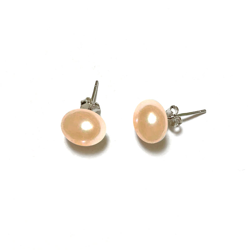 Pärlörhängen med 8-9 mm pärlor satta i koppar, silverpläterad