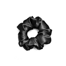 Ladda upp bild till gallerivisning, Scrunchie 100% Mullbärssilke 19 Momme Svart- M
